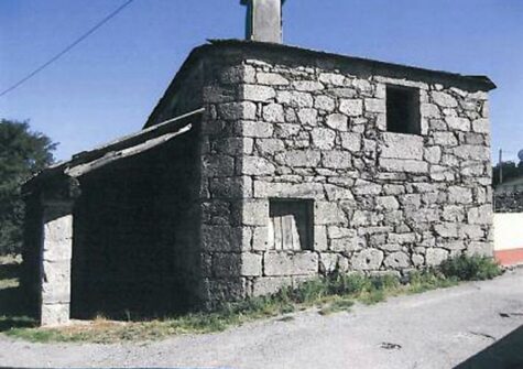 Venta de casa de piedra a restaurar en Arxemil, O Corgo